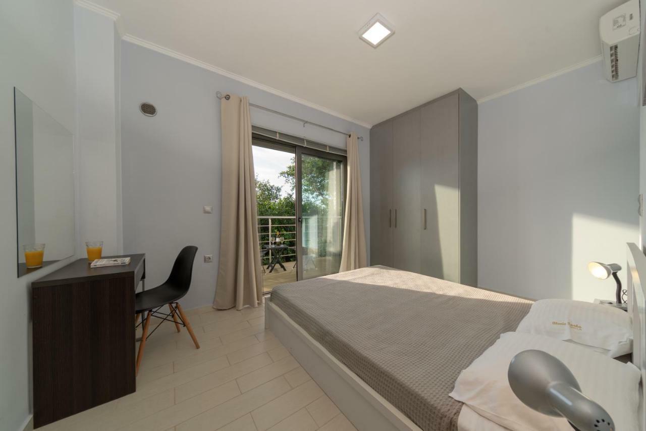 Alexiszorba Villa Plaka  Luaran gambar